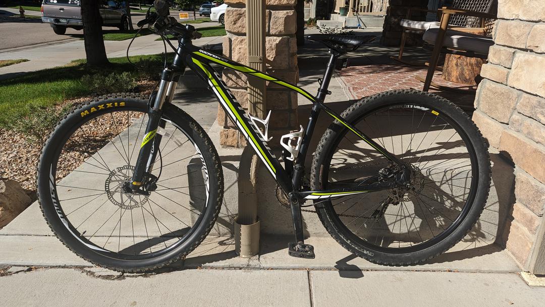 Photo of Specialized Rockhopper Expert (Cross-Country Mountain Bike)